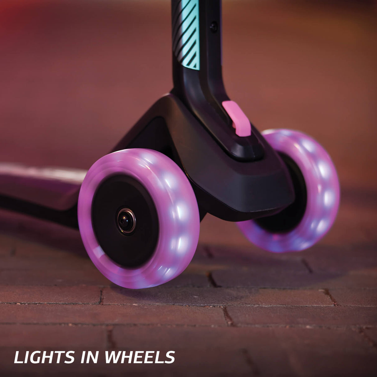 BERG Nexo Foldable Lights LED-Deck 3 Wheeled Scooter - Mint